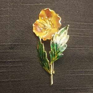 Elegant Floral Brooch with Green and Gold Accents